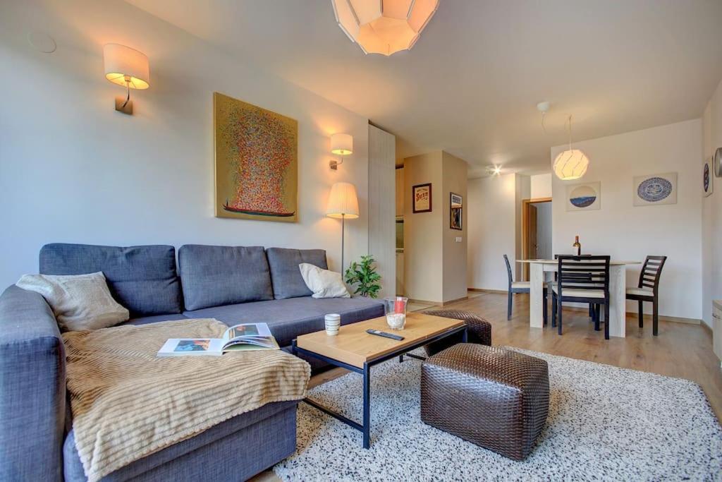 Spacious Home Office With Secure Garage In Szófia Kültér fotó