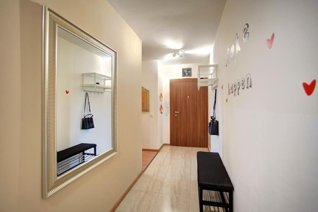 Spacious Home Office With Secure Garage In Szófia Kültér fotó