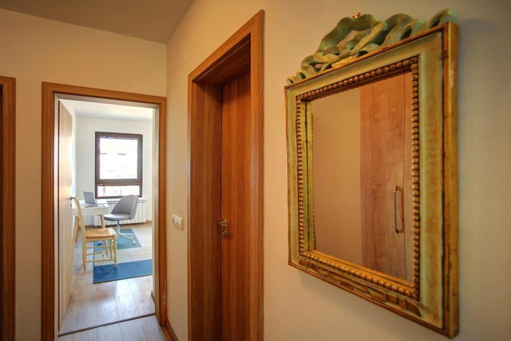 Spacious Home Office With Secure Garage In Szófia Kültér fotó