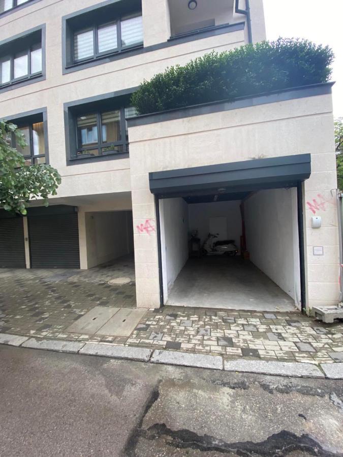 Spacious Home Office With Secure Garage In Szófia Kültér fotó
